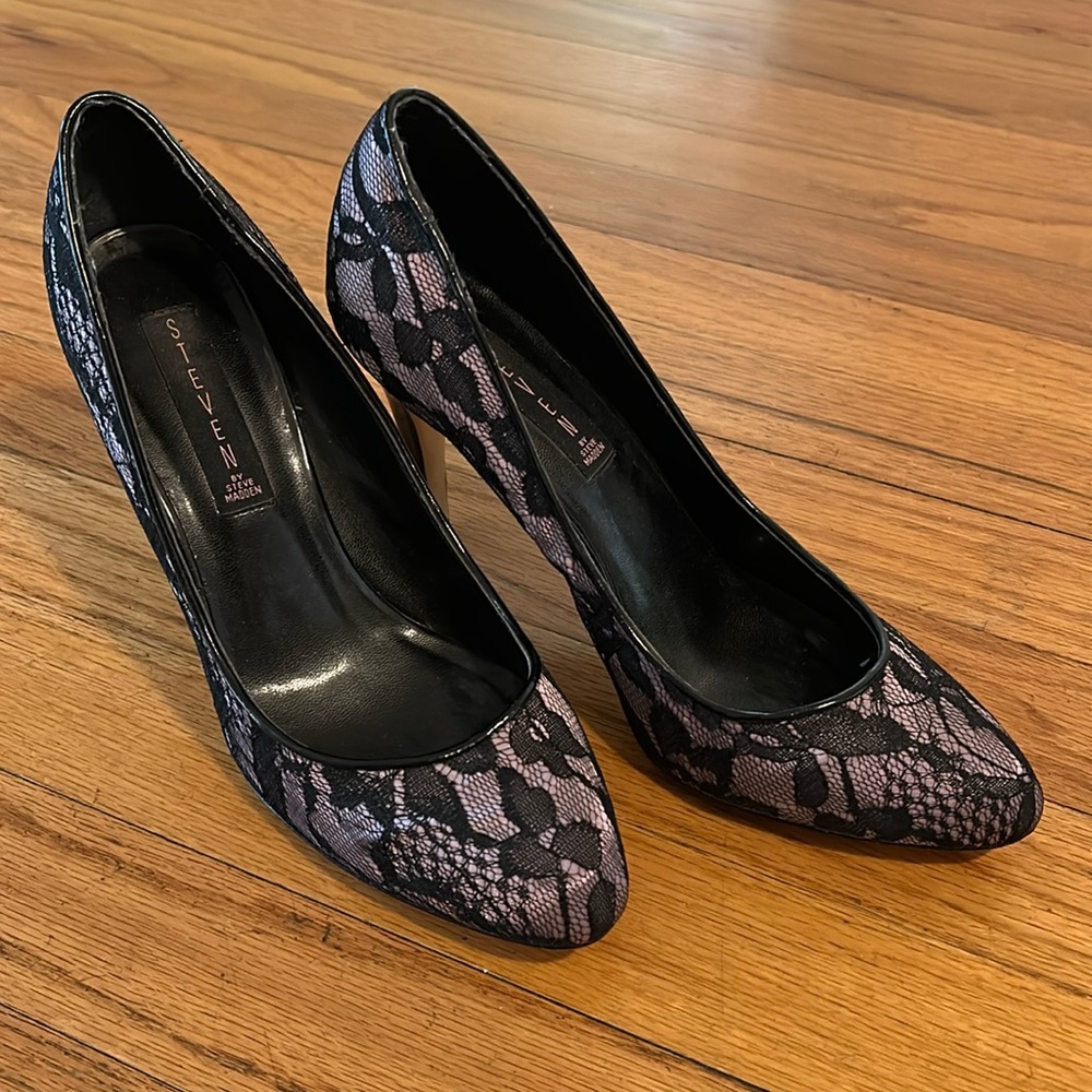 Steve Madden pumps with lace overlay size 8